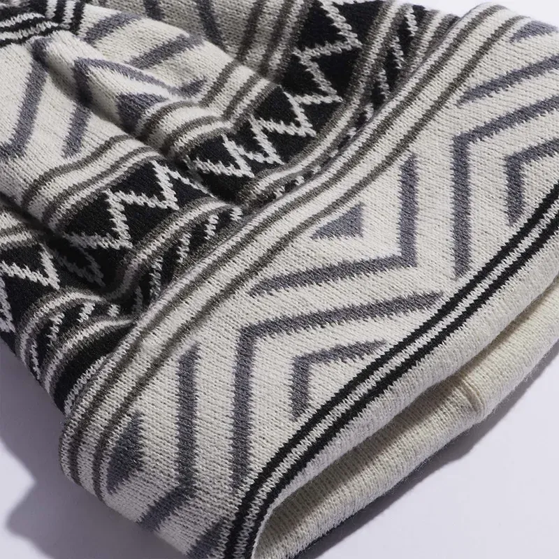 Custom Geometric Jacquard Beanie: Patterned Winter Hat Knitting Details