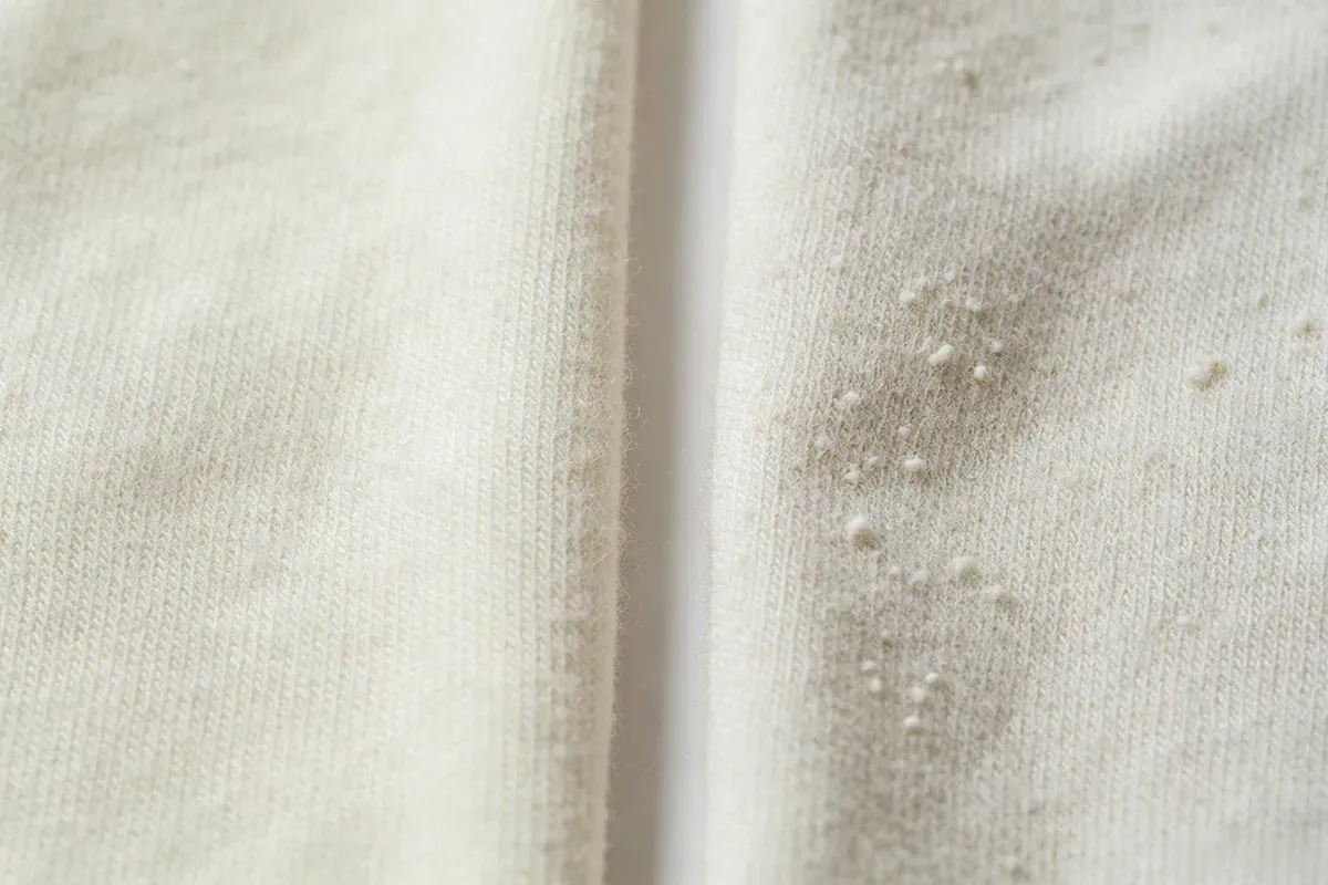 Knitwear pilling comparison test between pure cotton yarn and core-spun yarn fabrics.