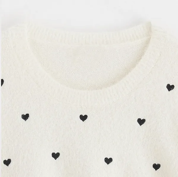 custom-kids-heart-fuzzy-knit-t-shirt-collar-details